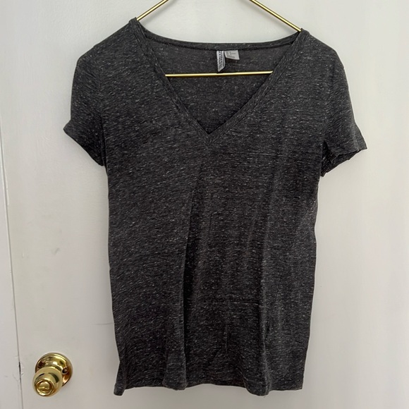 H&M Grey T-shirt - Picture 1 of 2